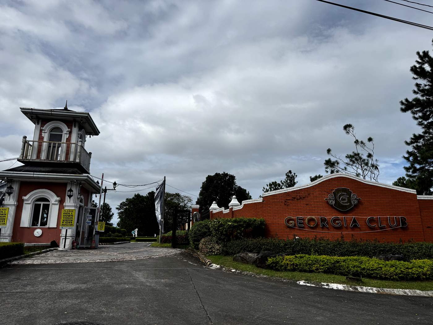 Georgia Club Southern-style entrance
